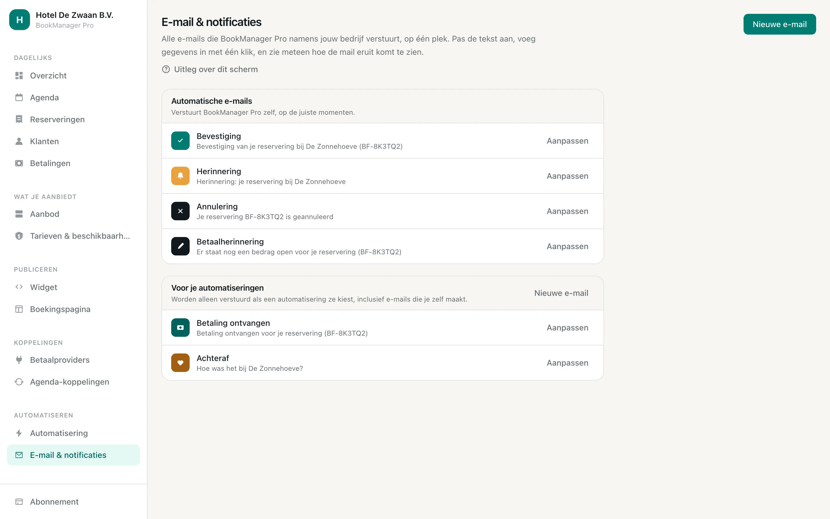 Het scherm E-mail en notificaties met de teksten links en een voorbeeld rechts