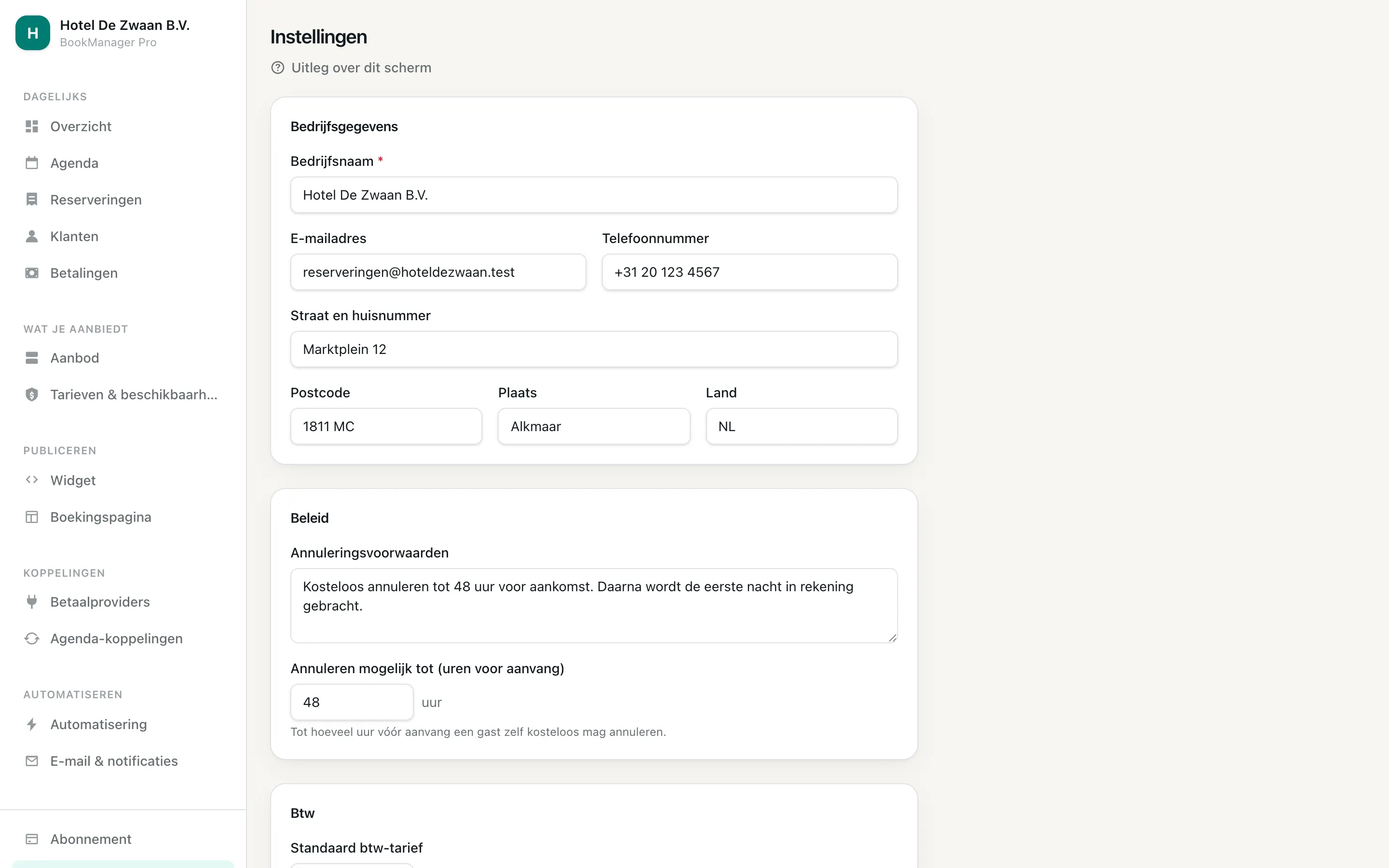 Het instellingenscherm met de bedrijfsgegevens van een hotel